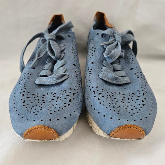 OTBT Blue Leather Cutout Khora Sneaker 7M Casual Leightweight Minimalist Basic - Picture 5 of 8